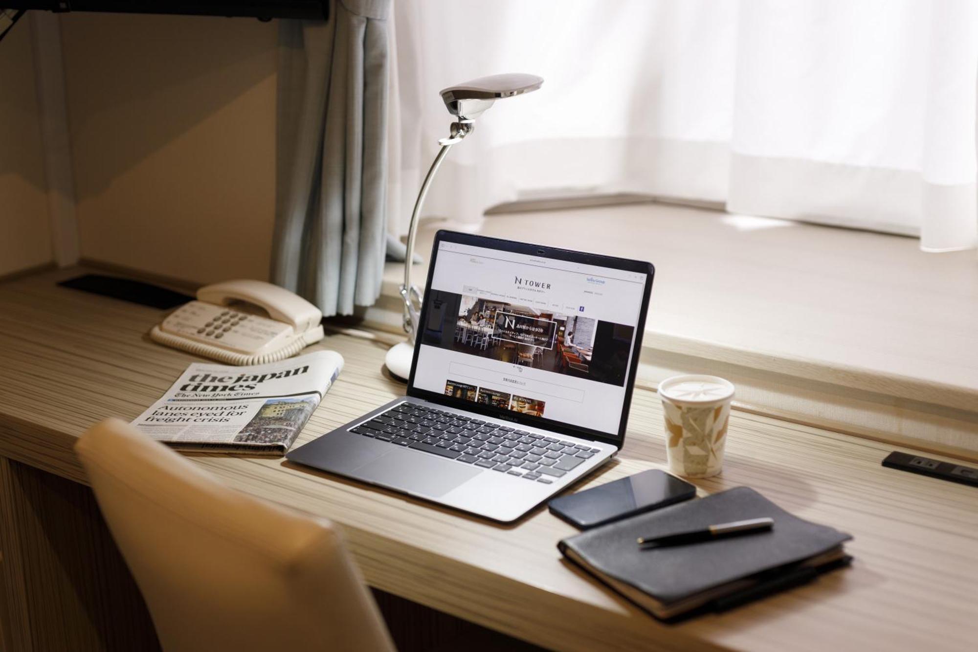 Small Double Room Lounge Access ＆ Complimentary Light Non-Smoking