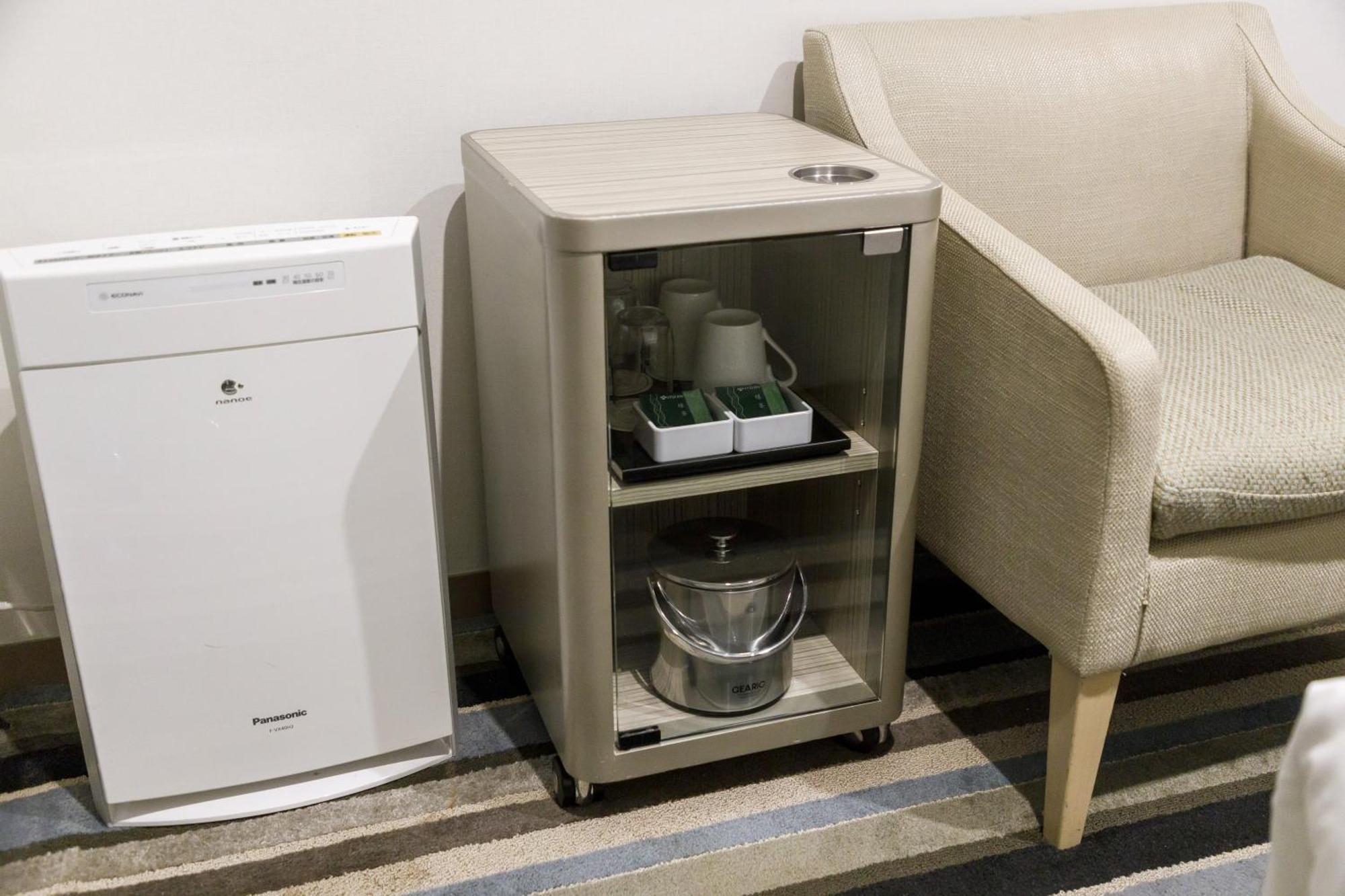 Small Double Room Lounge Access ＆ Complimentary Light Non-Smoking