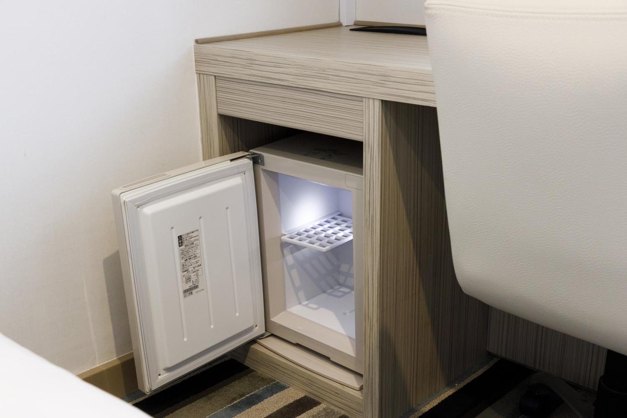 Small Double Room Lounge Access ＆ Complimentary Light Non-Smoking
