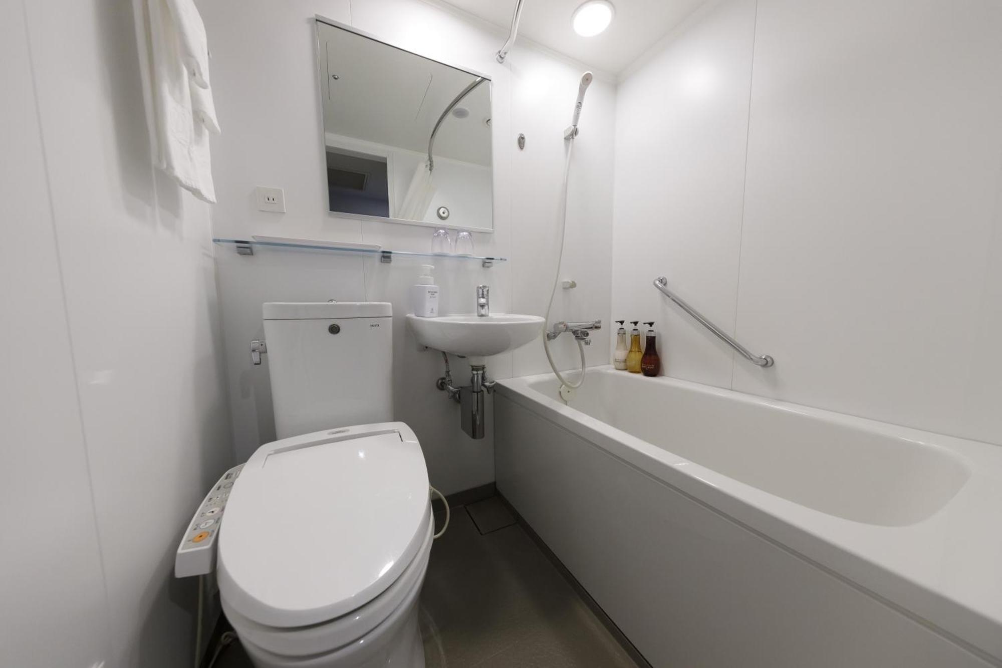 Small Double Room Lounge Access ＆ Complimentary Light Non-Smoking